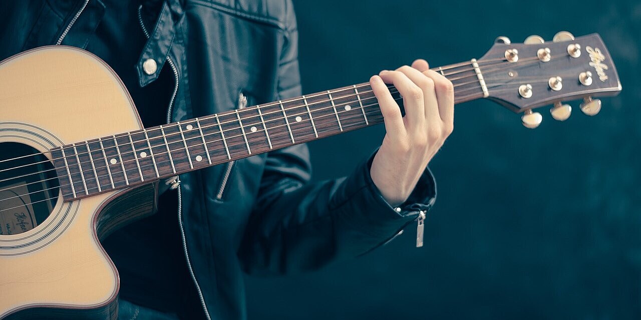 Gitarre spielen lernen für Pädagog*innen